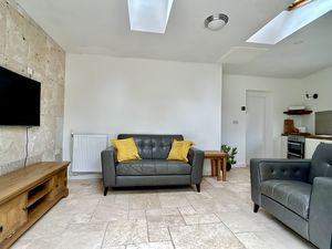 Annexe Lounge- click for photo gallery